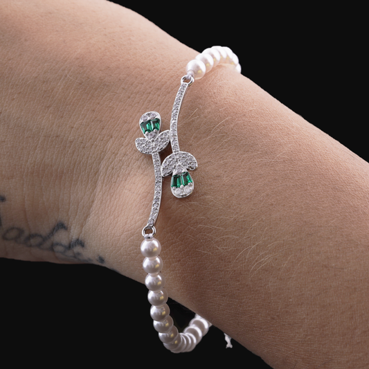 Emerald Dew Pearl Bracelet Flaunt Glow