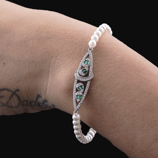 Emerald Grace Pearl Bracelet Flaunt Glow