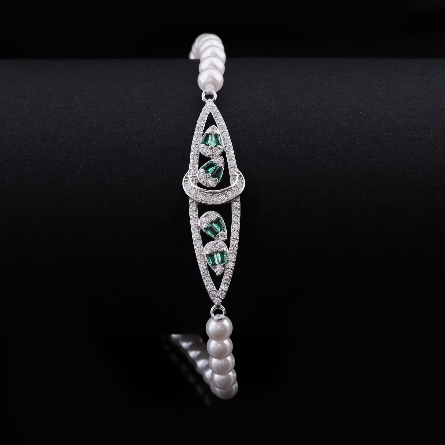 Emerald Grace Pearl Bracelet Flaunt Glow