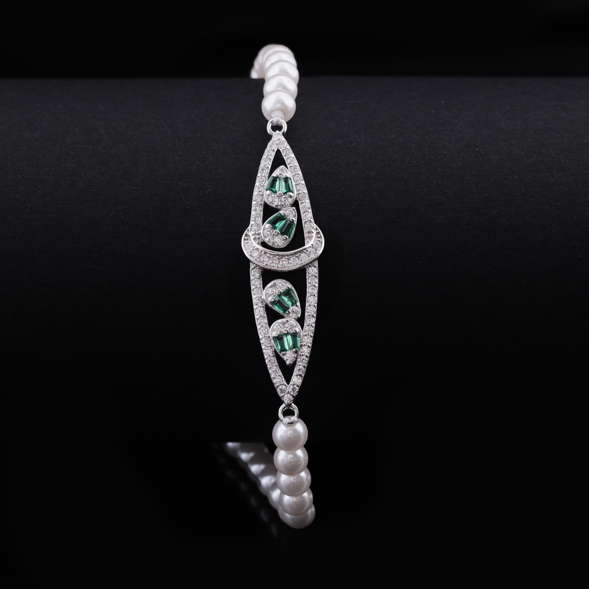 Emerald Grace Pearl Bracelet Flaunt Glow