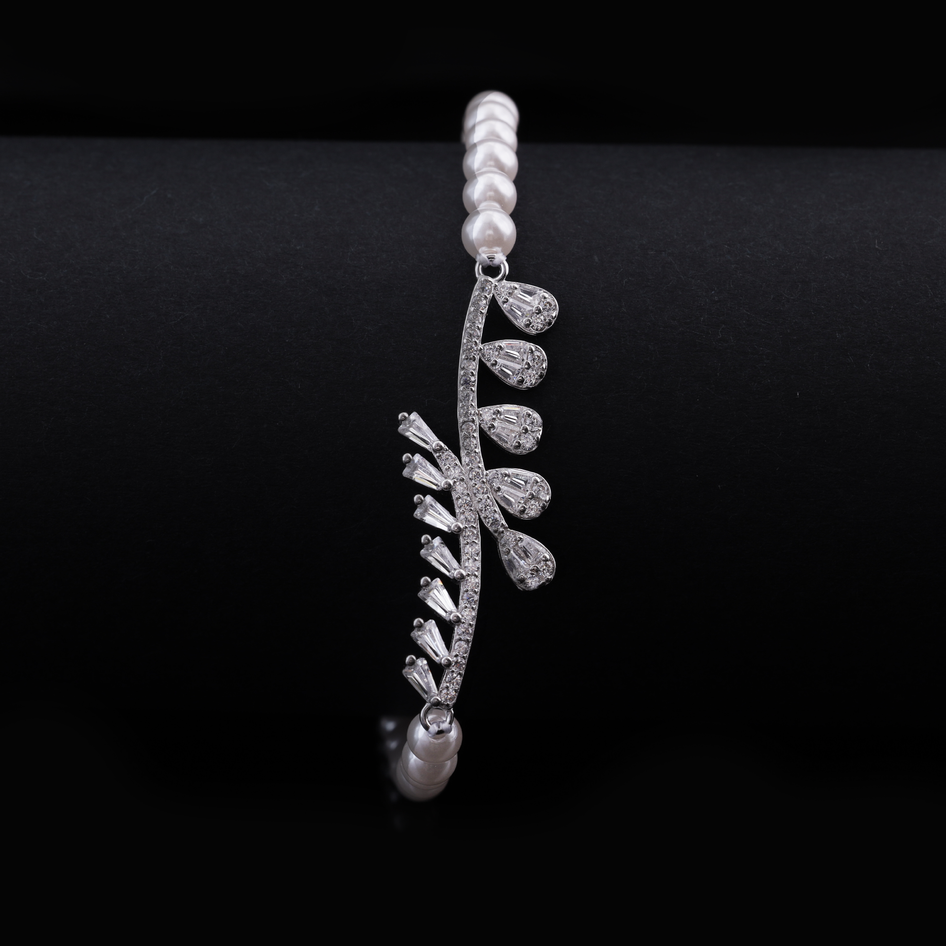 Pearl Bloom Leaf Bracelet Flaunt Glow