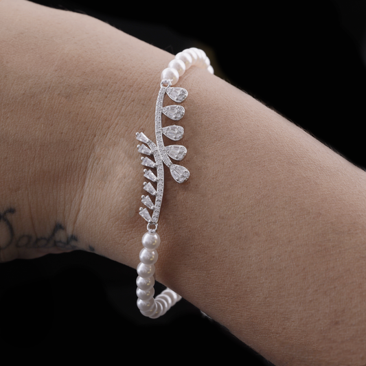 Pearl Bloom Leaf Bracelet Flaunt Glow