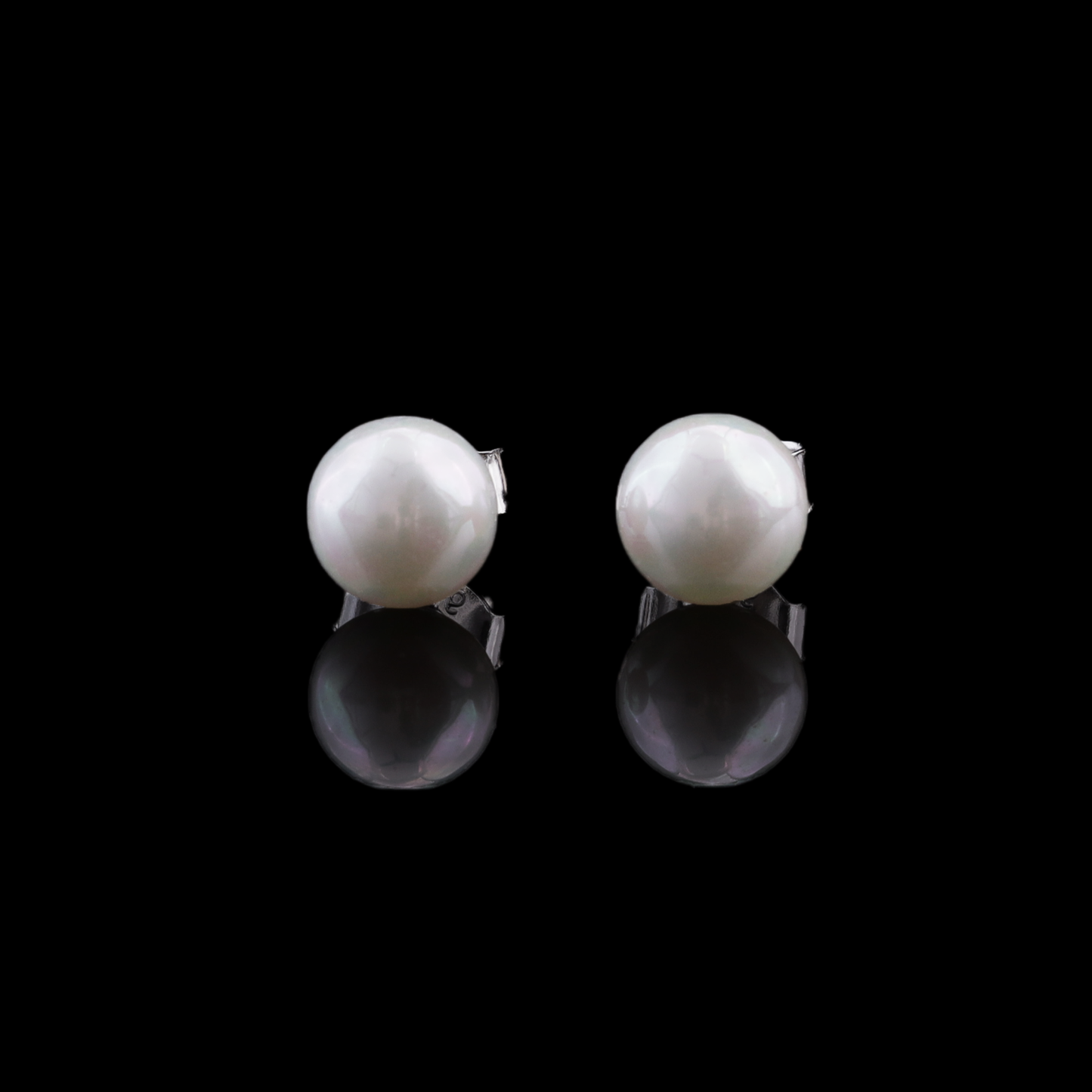 Classic Pearl Stud Earrings Flaunt Glow