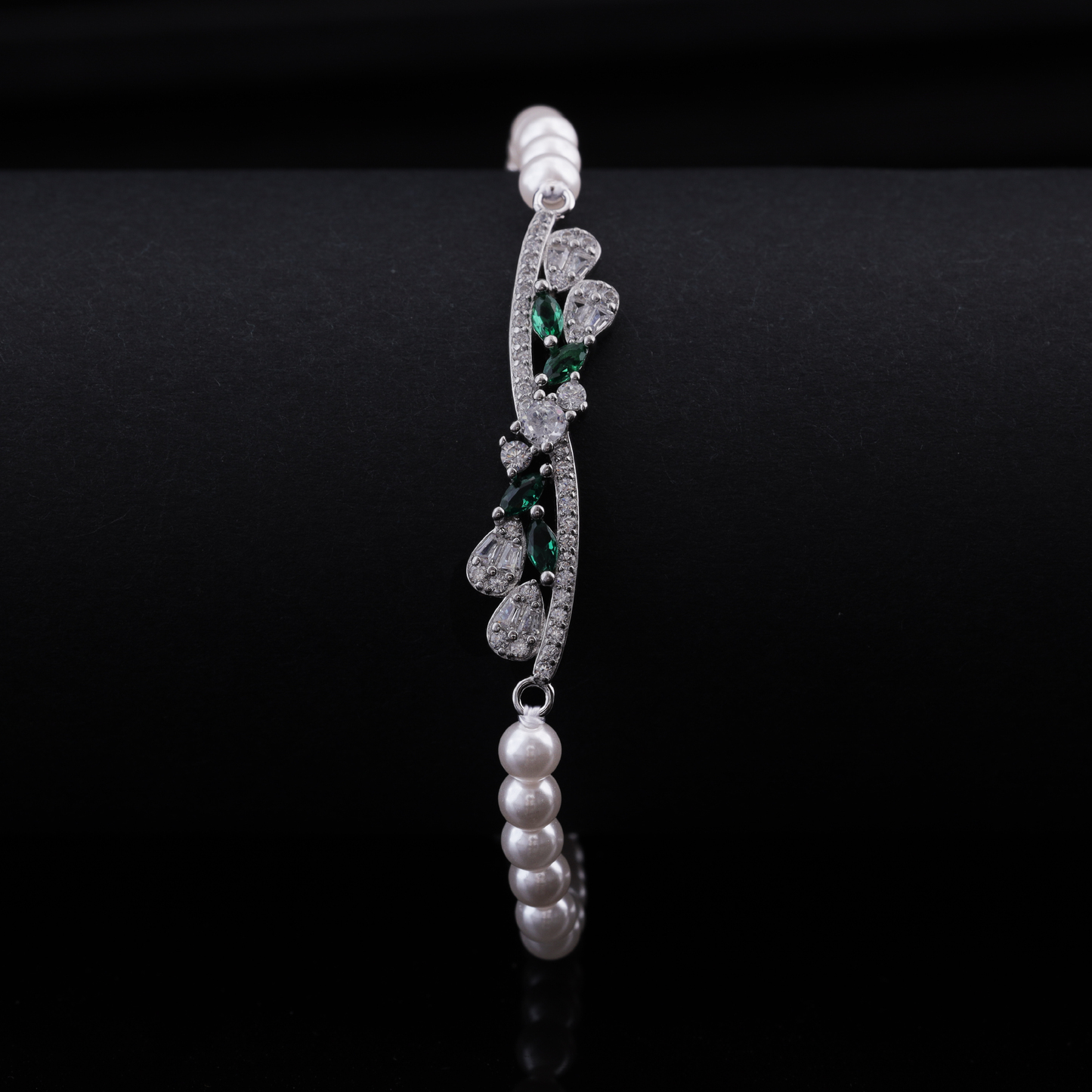 Emerald Bloom Pearl Bracelet Flaunt Glow