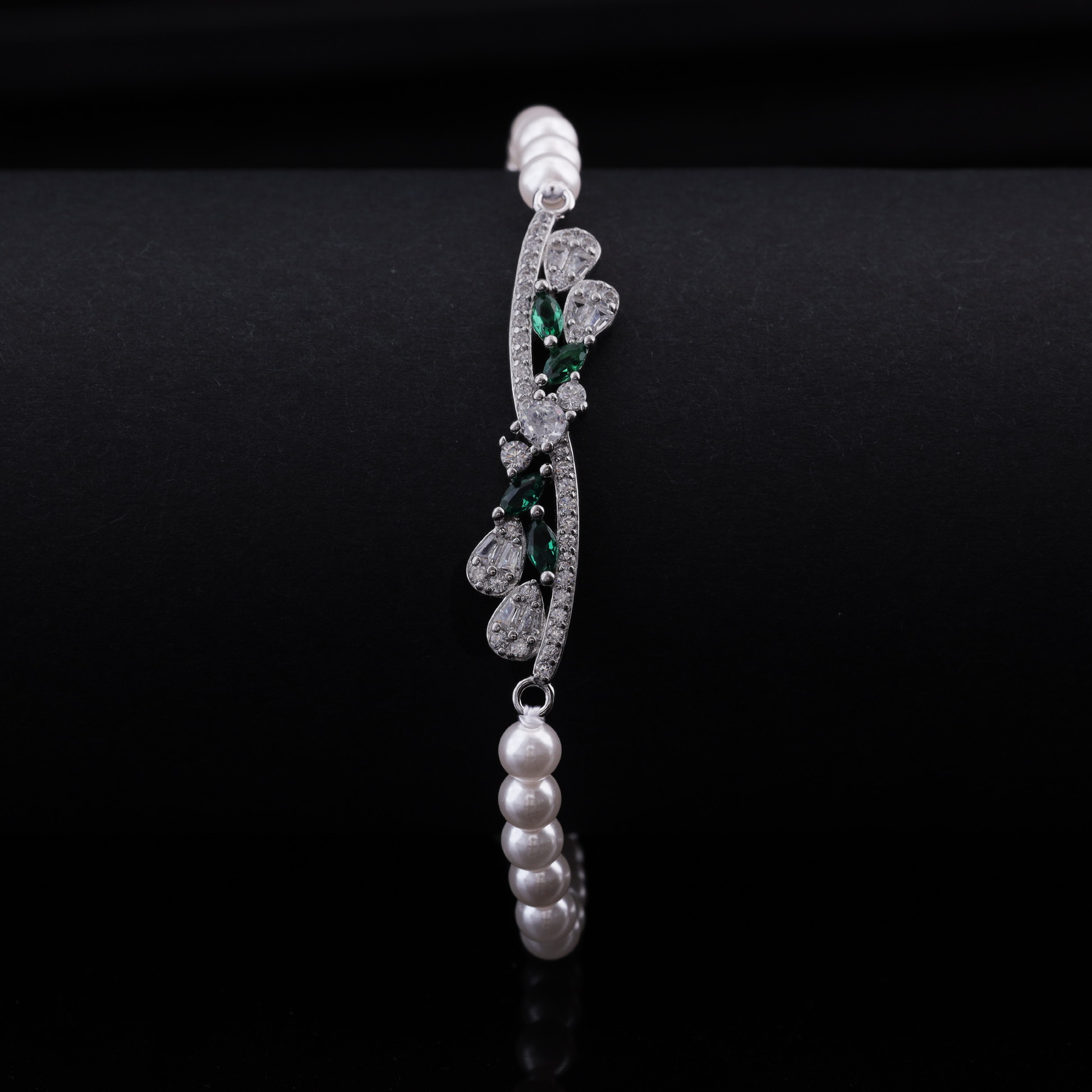 Emerald Bloom Pearl Bracelet Flaunt Glow