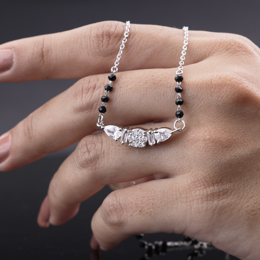 Royal Spark Cluster Mangalsutra Flaunt Glow