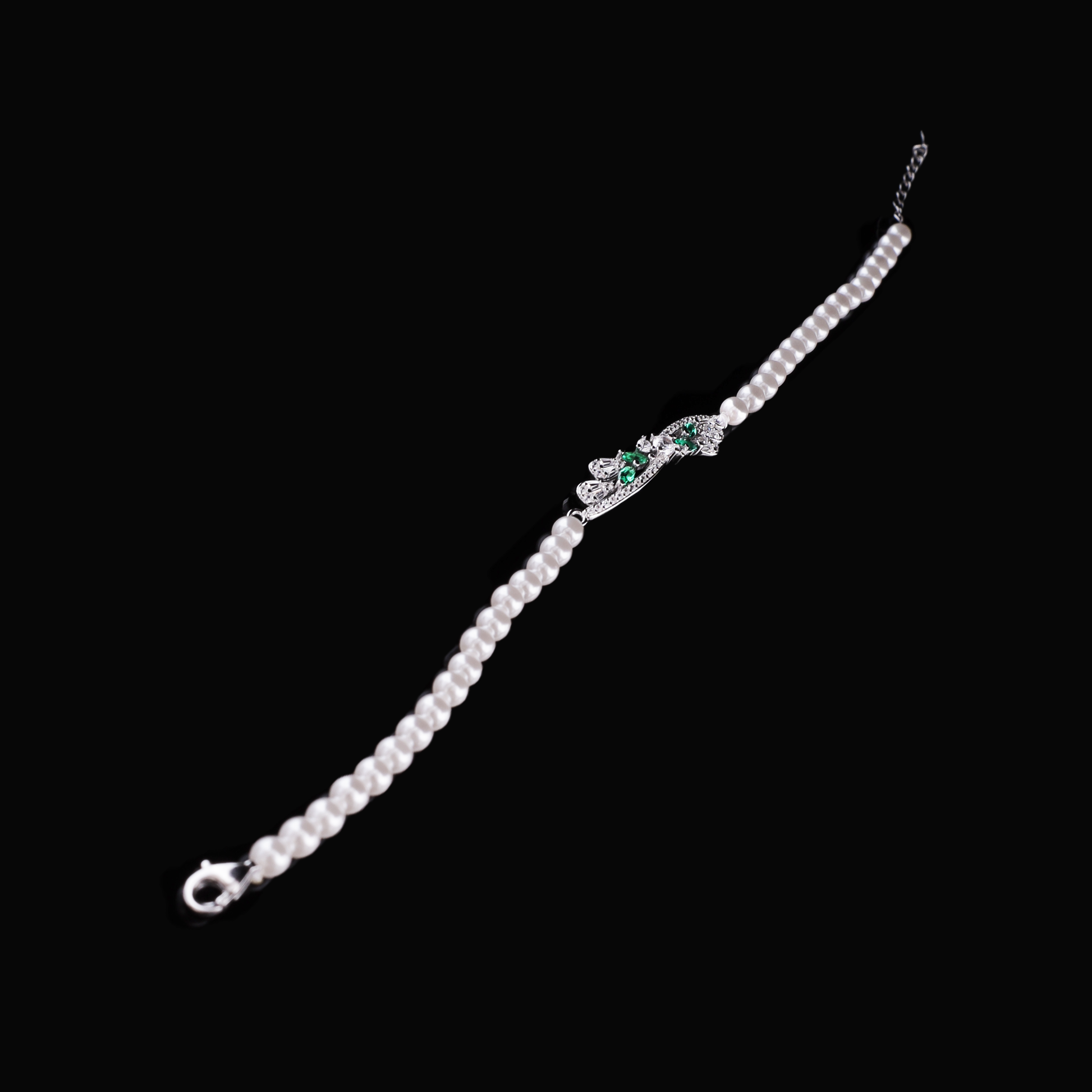 Emerald Bloom Pearl Bracelet Flaunt Glow