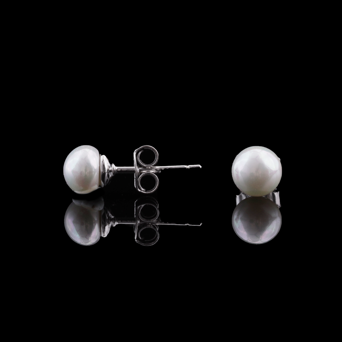 Classic Pearl Stud Earrings Flaunt Glow
