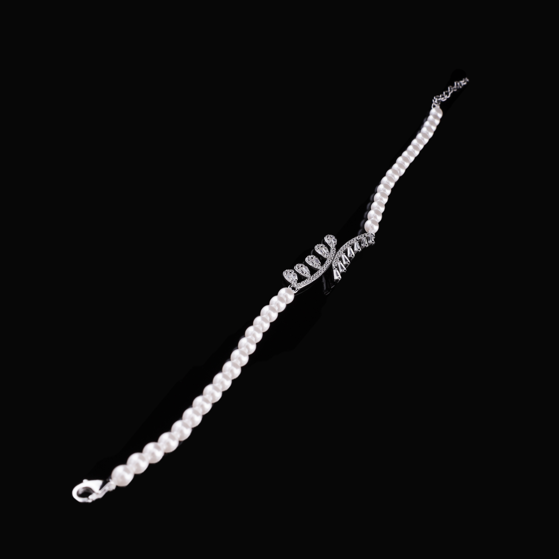 Pearl Bloom Leaf Bracelet Flaunt Glow