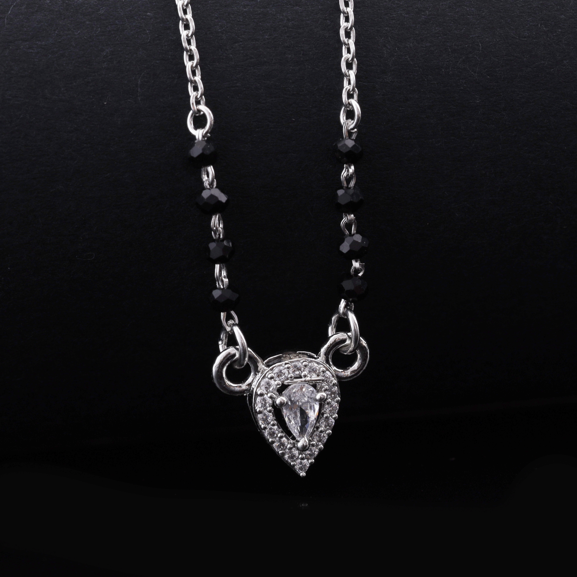 Teardrop Sparkle Mangalsutra Flaunt Glow